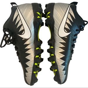 Nike Men’s Alpha Menace Shark Football Cleats